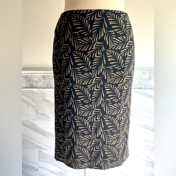 LOFT Stretch Tube/Pencil Leaf Print Knit Skirt Sz M - Picture 2 of 8